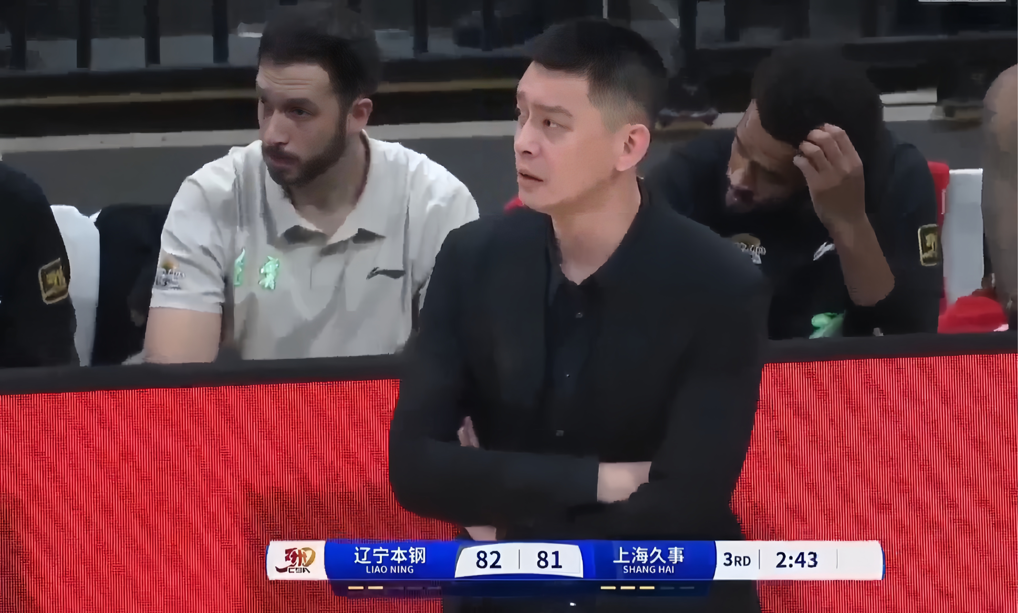 包含上海男篮实力逐渐增强，斩获近期胜利的词条