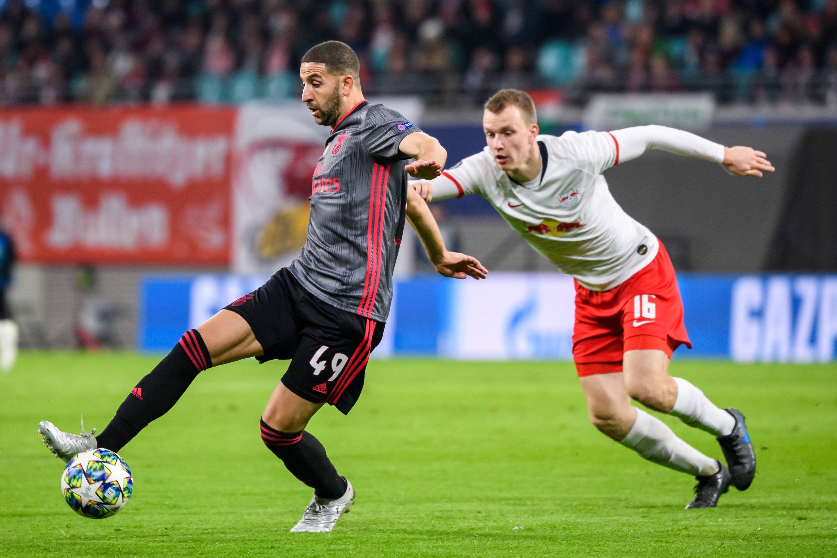 爱游戏网页版-波兰球队主场大胜，为晋级下一轮跻身前列