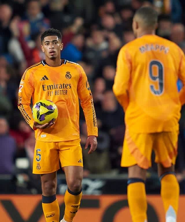 瓦伦西亚锋线犀利击败皇马豪门