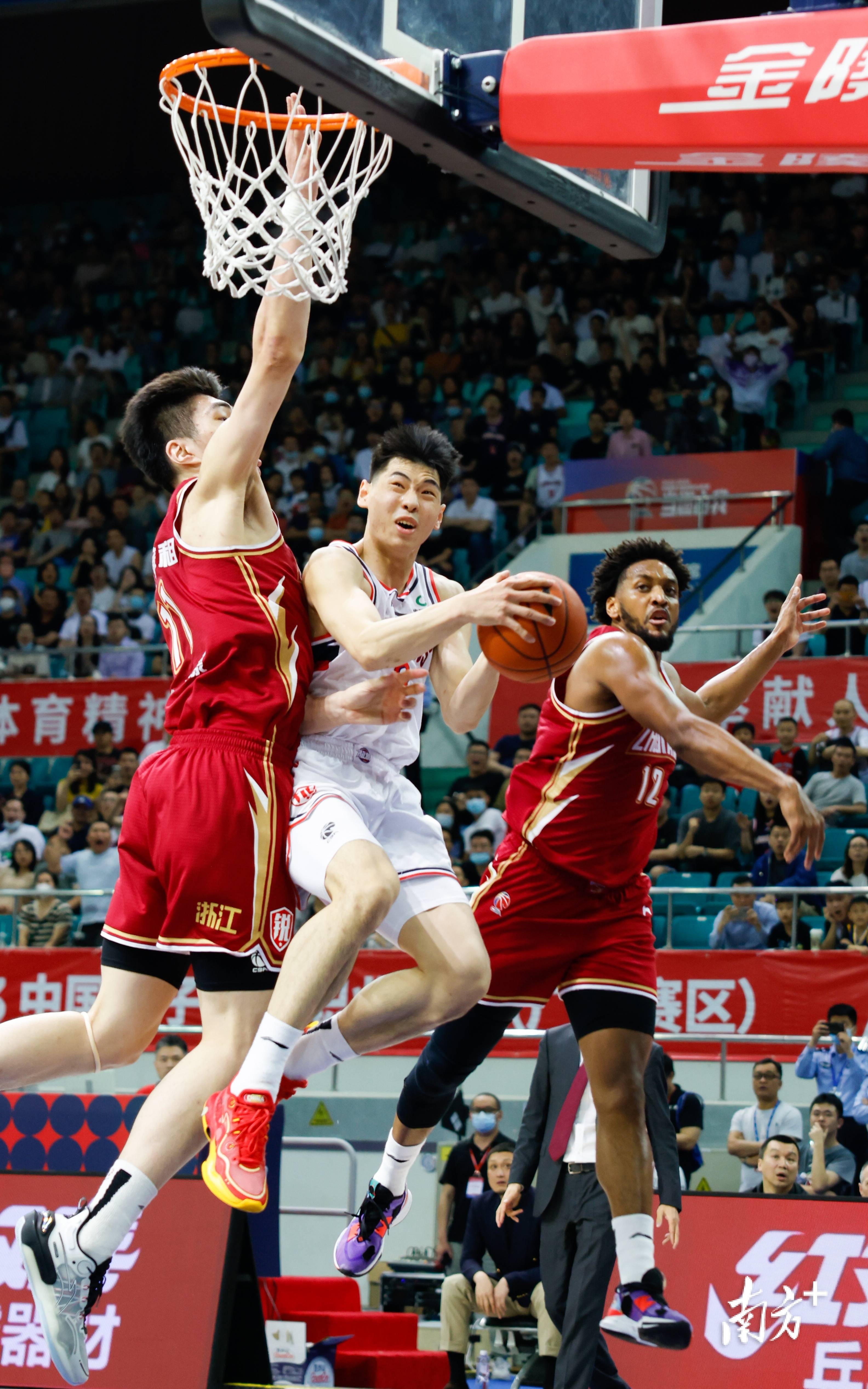 哈萨克斯坦队胜利带来惊喜