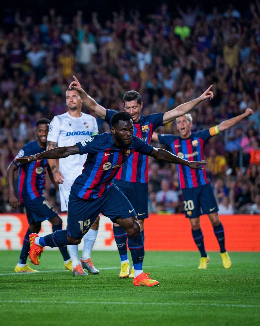 爱游戏在线登录-阿贾克斯遭遇利物浦逆转，无缘欧冠四强