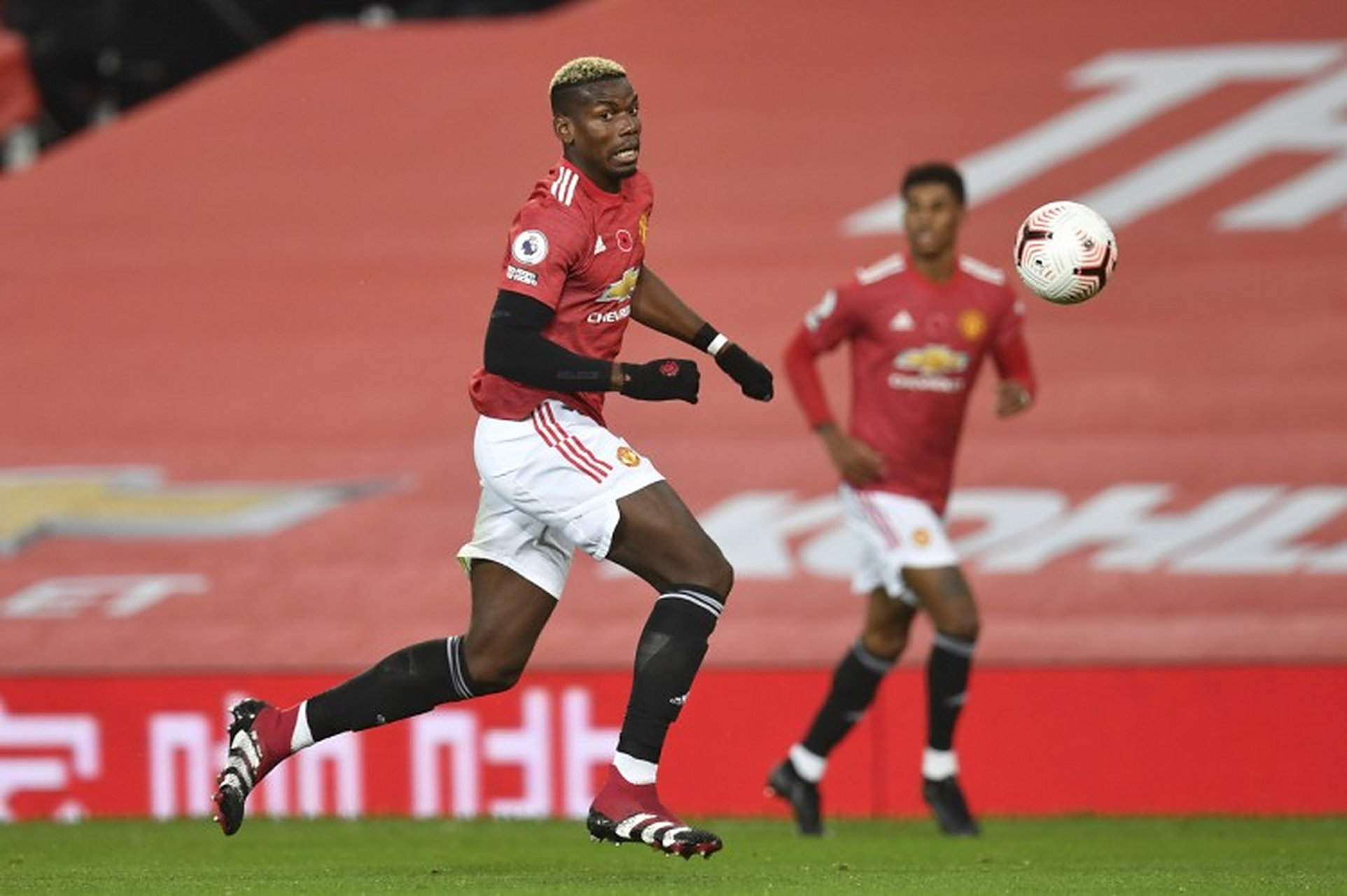 爱游戏官方登录入口-曼联陷入三连败困境，博格巴受伤缺席两周，球迷呼吁管理层重组阵容的简单介绍