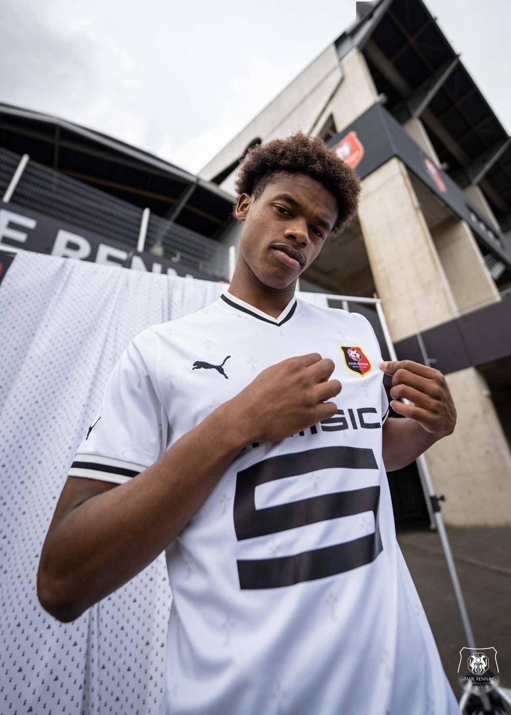 雷恩客场逼平圣埃蒂安,保持不败纪录的简单介绍 雷恩客场逼平圣埃蒂安,保持不败纪录的简单介绍