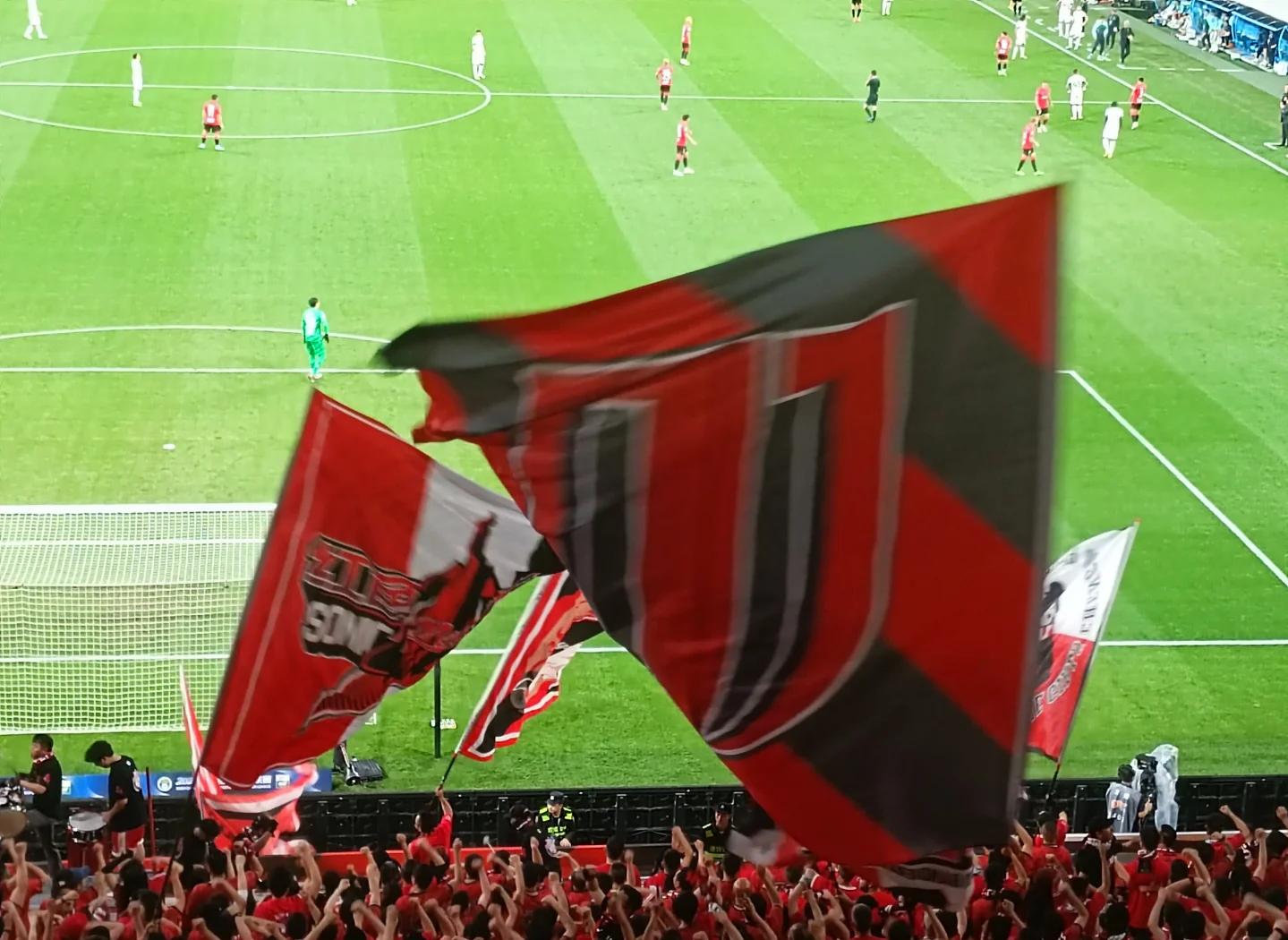 包含足球赛事备受关注,赛场上精彩绝伦的词条 包含足球赛事备受关注,赛场上精彩绝伦的词条