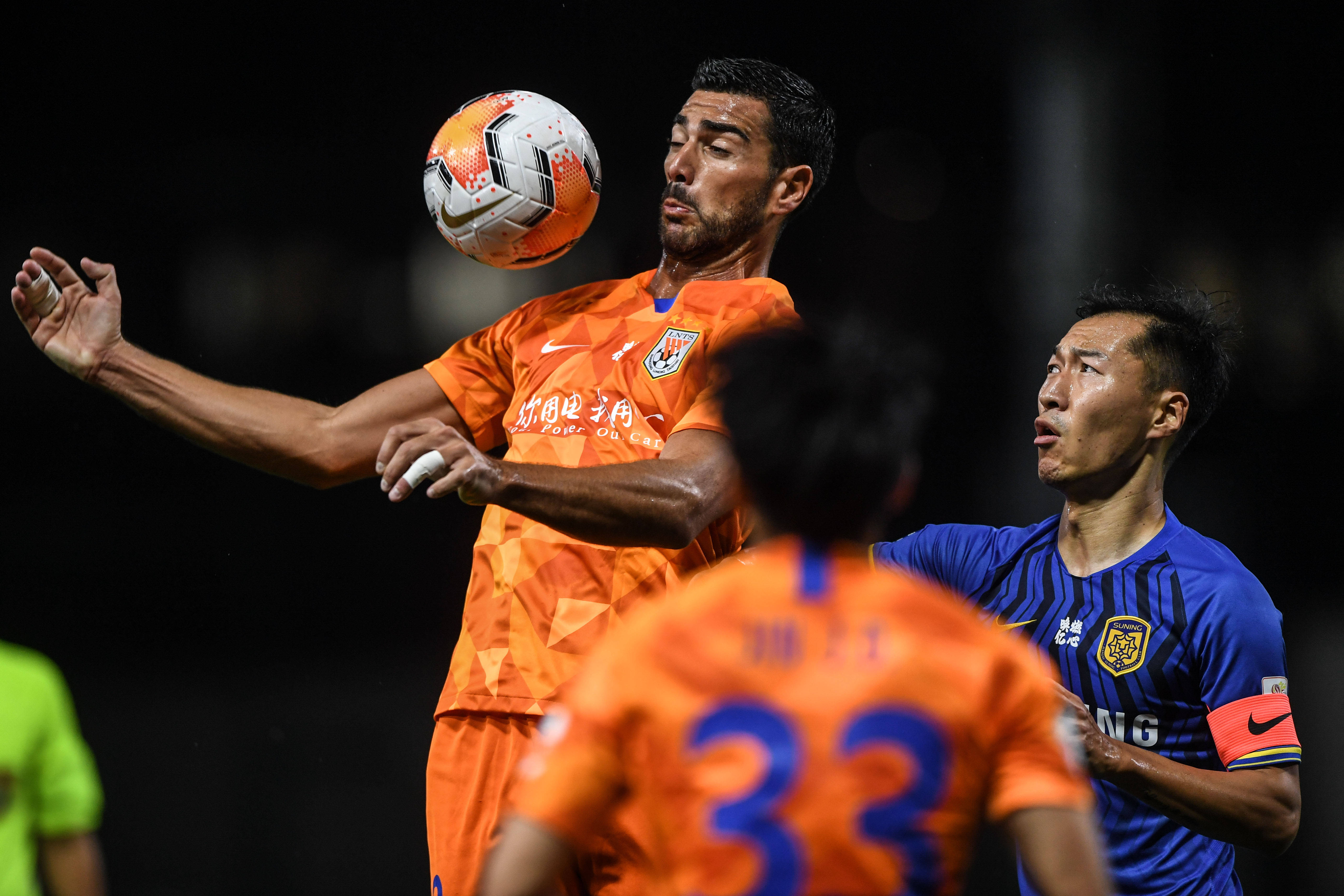 爱游戏体育网站-包含江苏苏宁与山东鲁能争夺联赛头名的词条