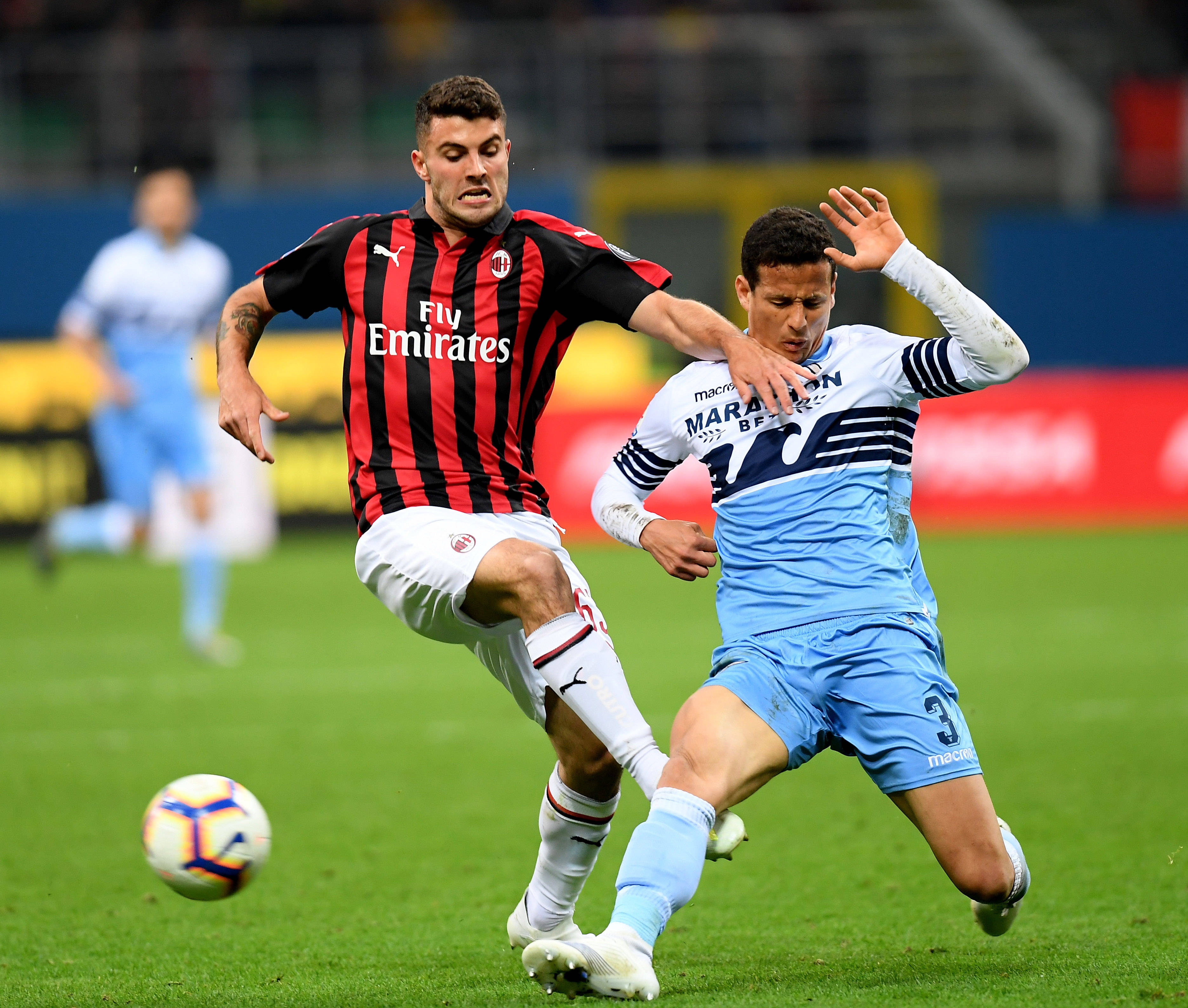 AC米兰队在欧联赛事中突围 AC米兰队在欧联赛事中突围