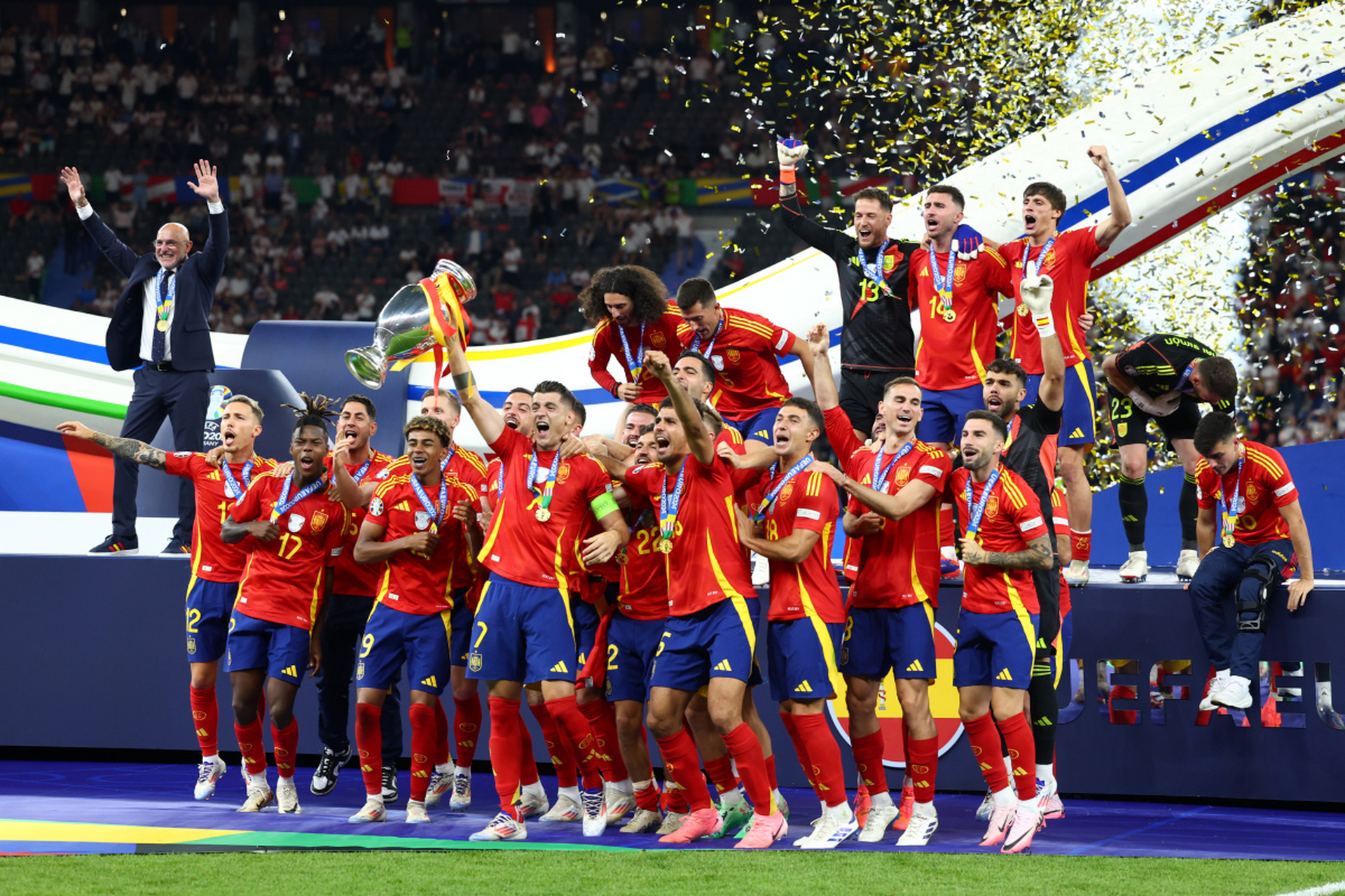 爱游戏官网-欧洲铁血球队对决，激烈竞争