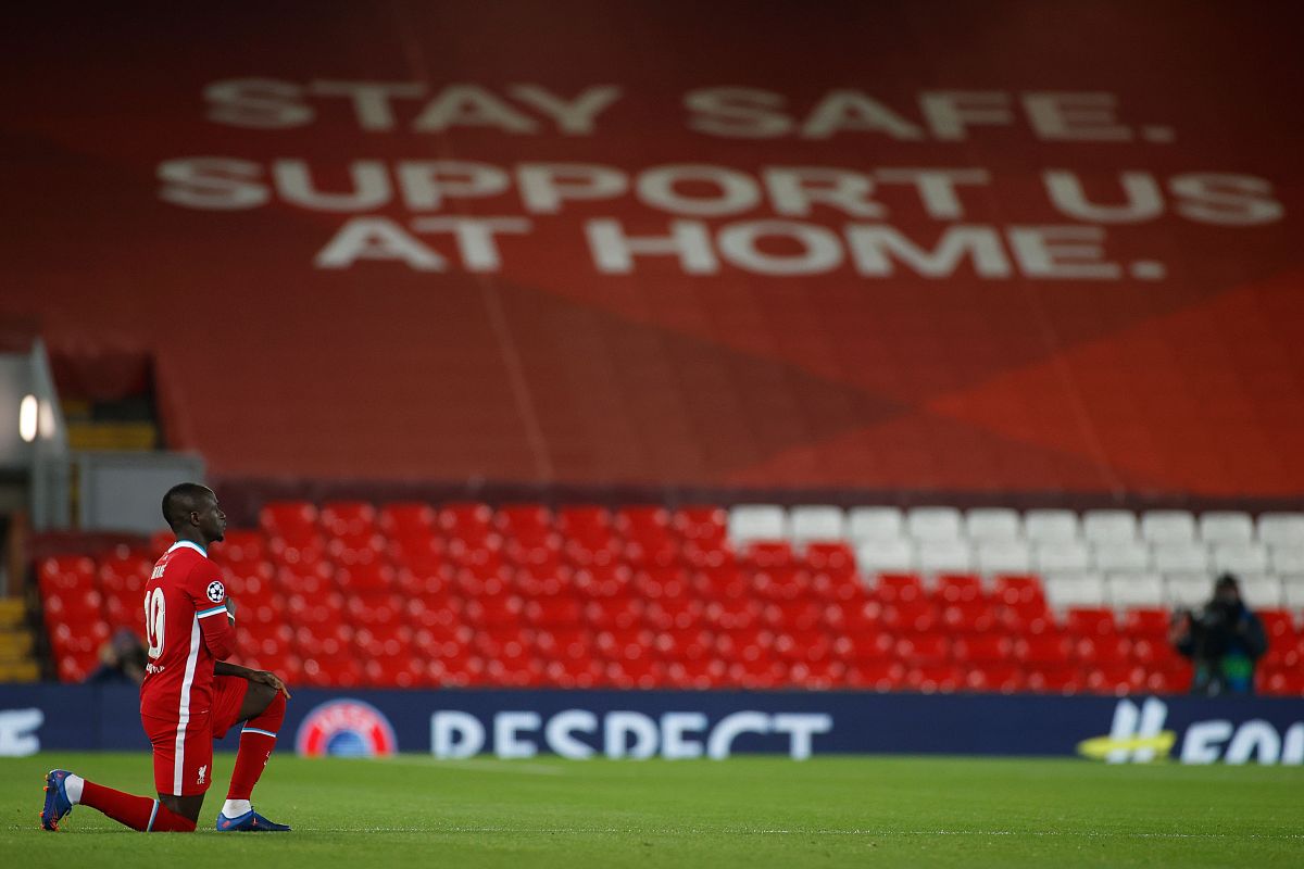 利兹联主场平狼队英超保级形势严峻