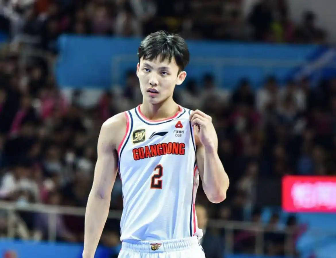 CBA第一阶段收官,广东队夺冠如愿,辽宁队紧随其后羽翼未丰 CBA第一阶段收官,广东队夺冠如愿,辽宁队紧随其后羽翼未丰