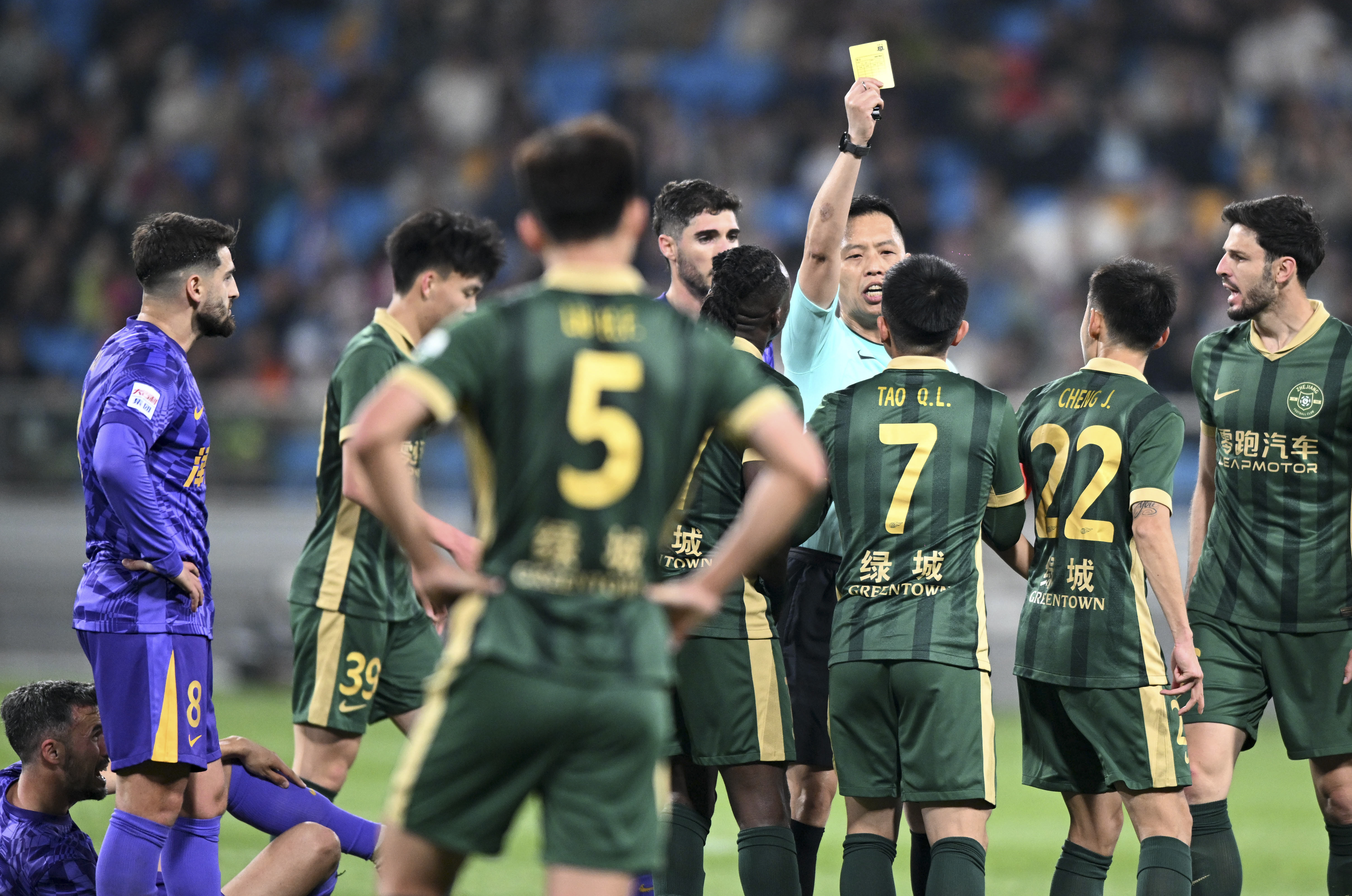 爱游戏网页版登录入口-杭州绿城战力全开，展现中超赛场冲击力的简单介绍