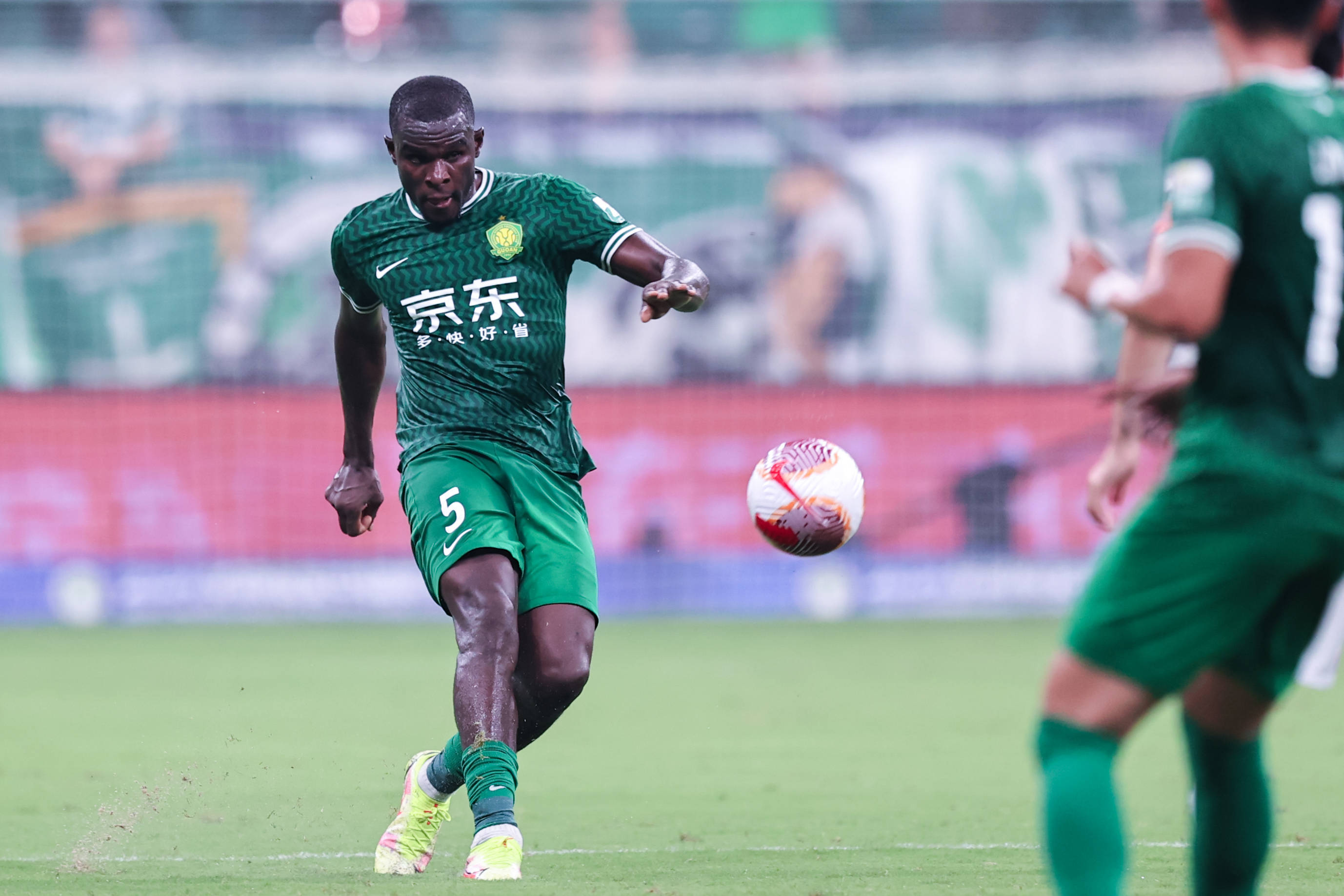 杭州绿城战力全开，展现中超赛场冲击力的简单介绍