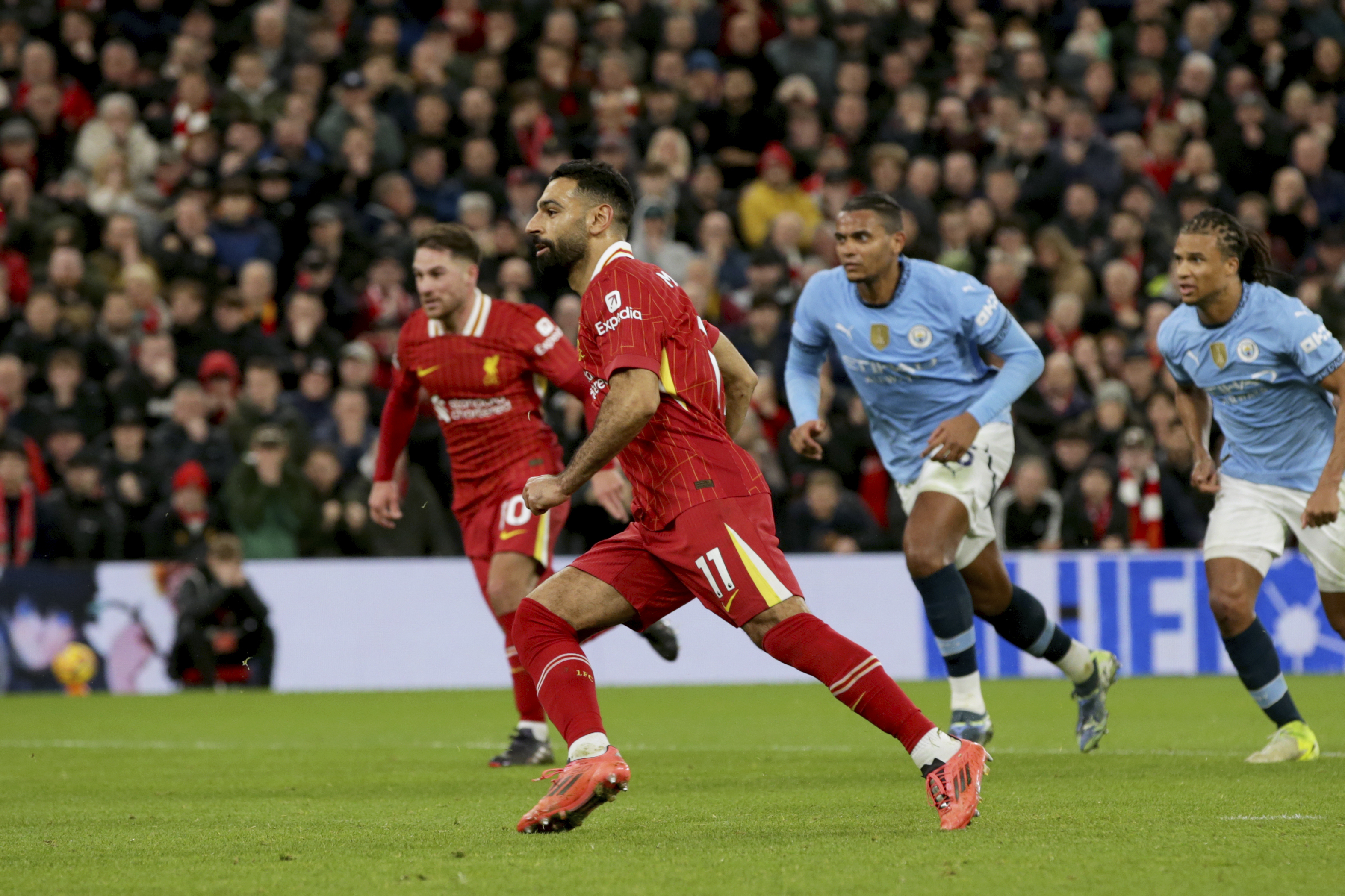 爱游戏官网-利物浦主场战胜曼联，继续领先小组