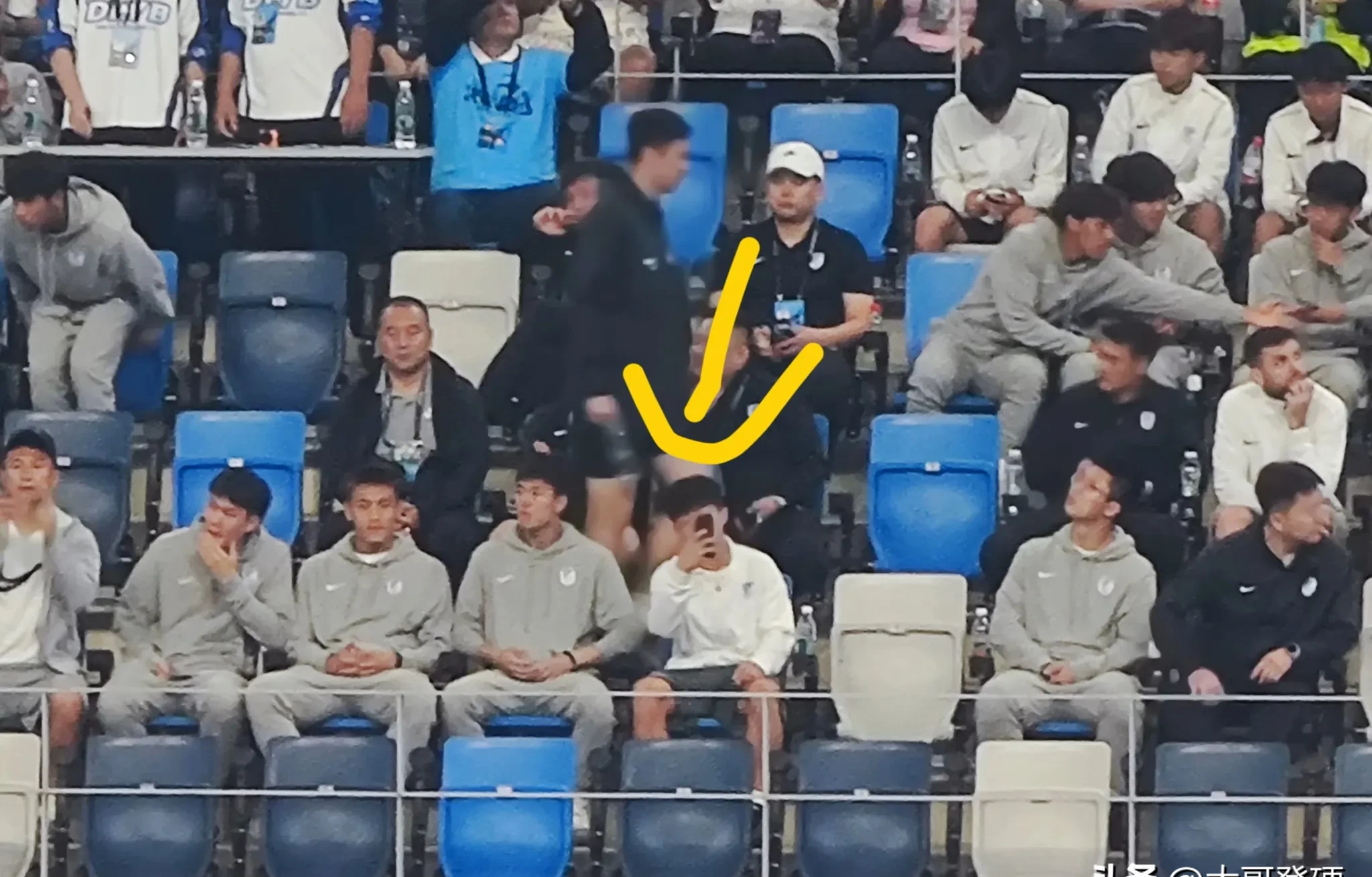 球队内部阵亡，替补球员上场亮相