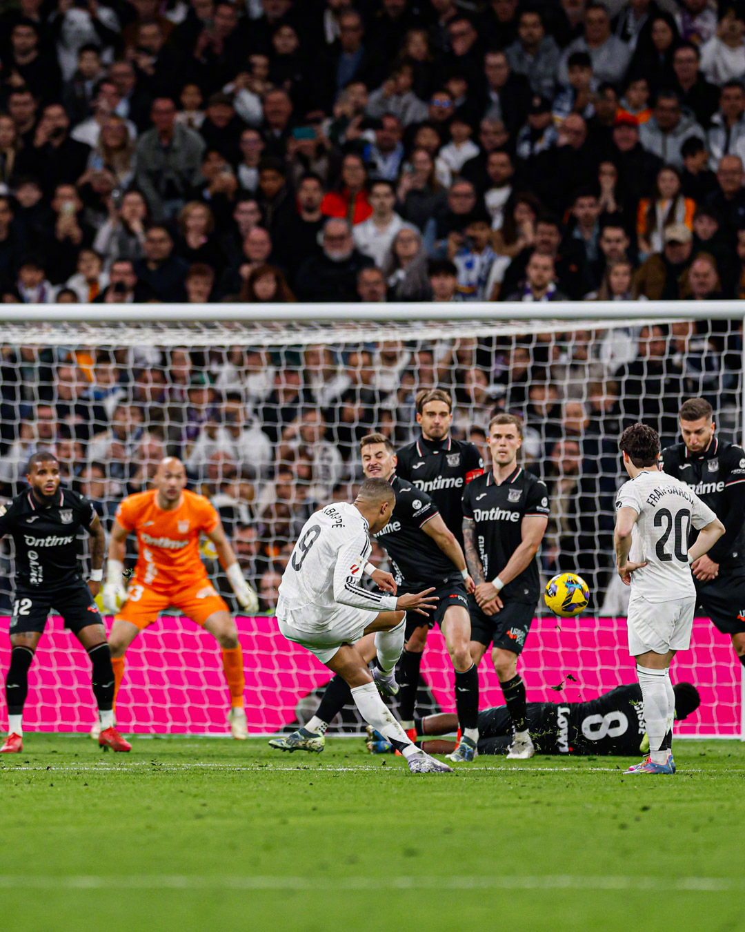 关于欧洲篮球联赛：皇马轻松战胜巴塞，豪取八连胜的信息