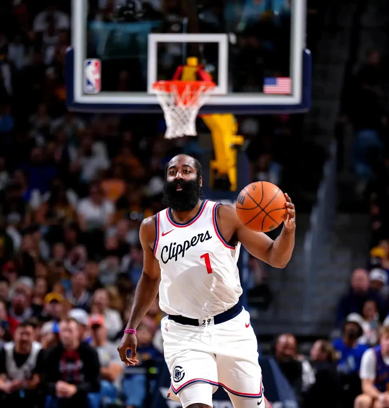 快船横扫活塞，哈雷尔24分11篮板