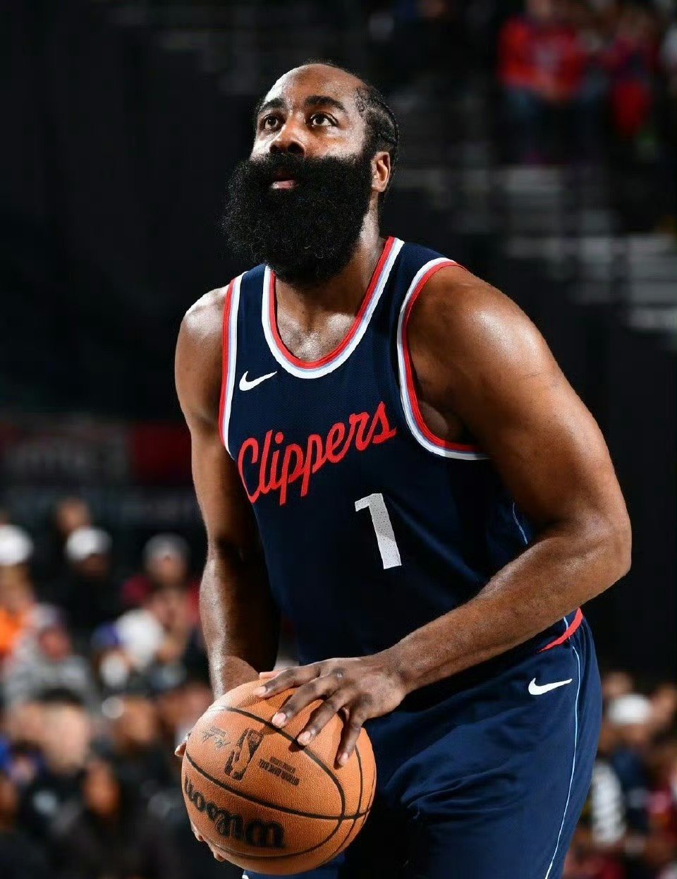 快船主场取胜马刺，保持不败纪录