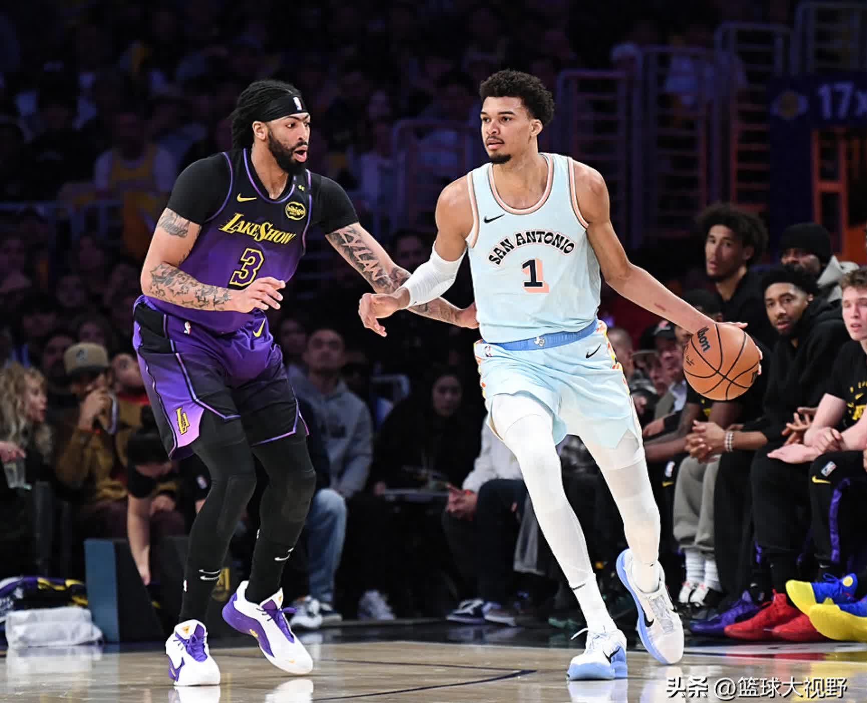 爱游戏体育官网-马刺大胜狂人，稳坐联盟榜首