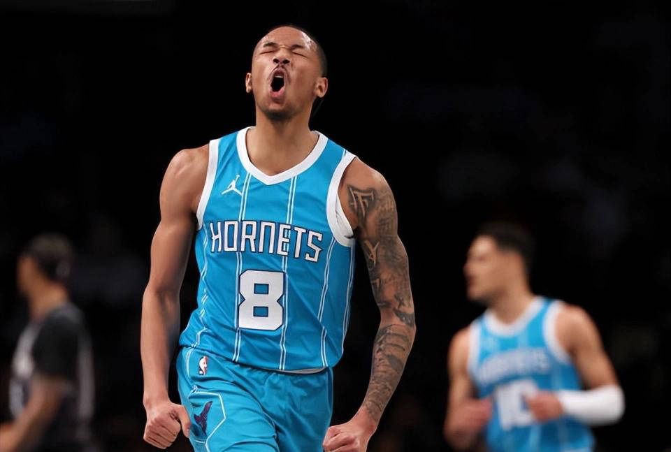 爱游戏app-包含黄蜂前场强势压制对手，取得胜利吸引眼球的词条