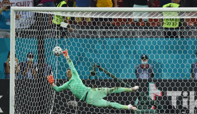 爱游戏体育网站-包含瑞士豪门再迎胜利，士气高涨的词条