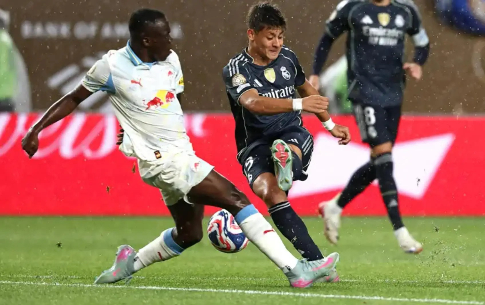 包含马德里竞技遭尤文图斯击败，淘汰赛之路漫长的词条